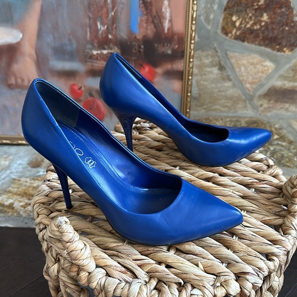 Gorgeous Aldo Heels - Picture 2 of 7